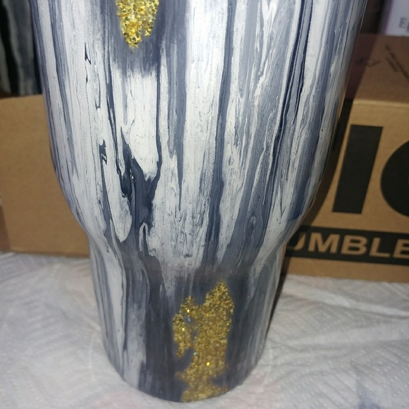 30oz Rtic cup - Picture 2 of 5